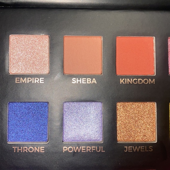 🪿Eloise Makeup Eloise The Queen Eyeshadow Palette! - Picture 4 of 8